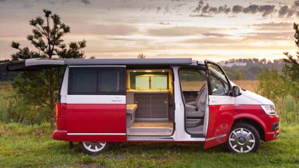 سيارة مع سائق اسطنبول 11 ساعة مع انترنت متنقل مجاني